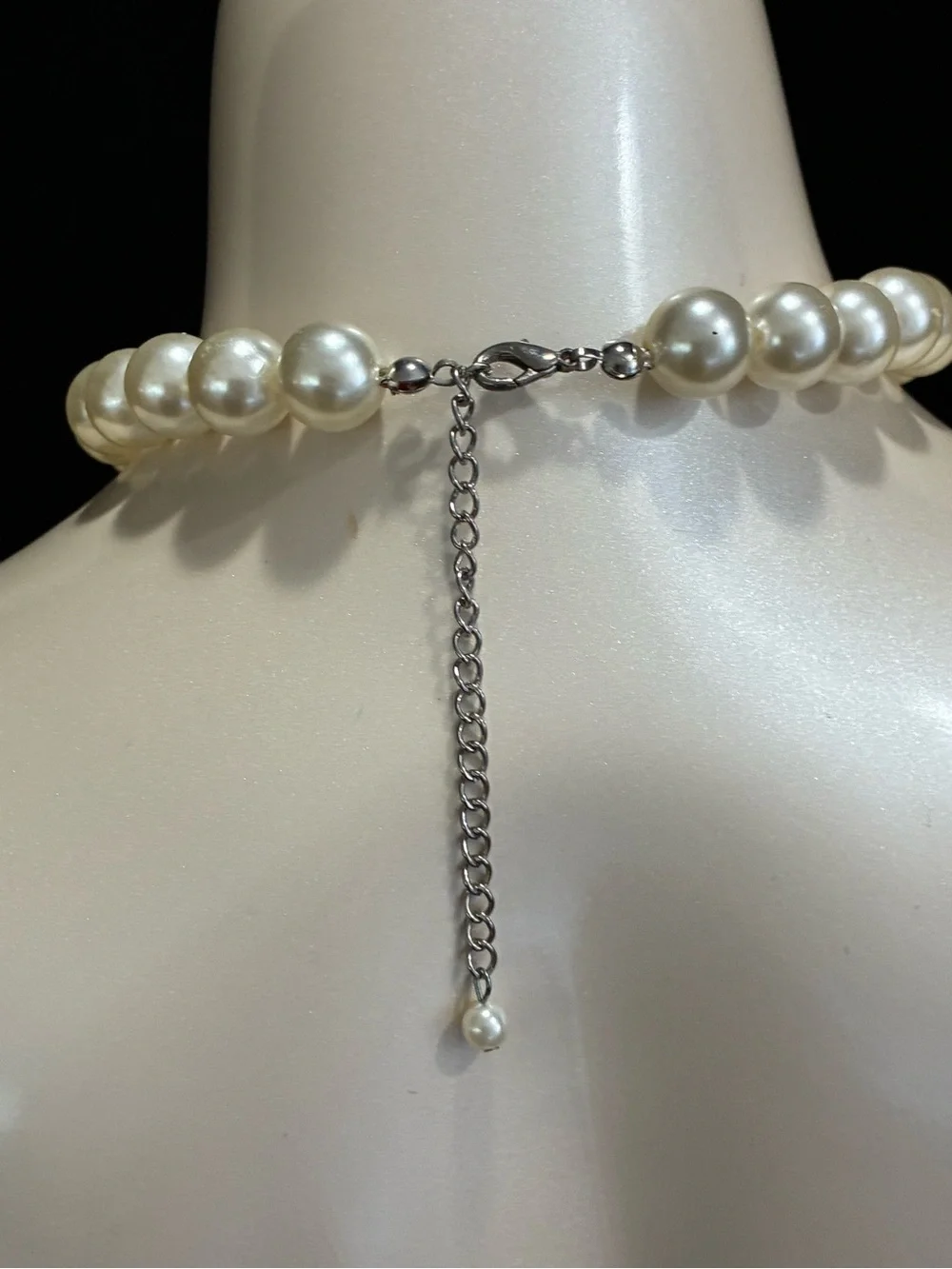 Classic Pearl Necklace - Cream Pearlescent Beads